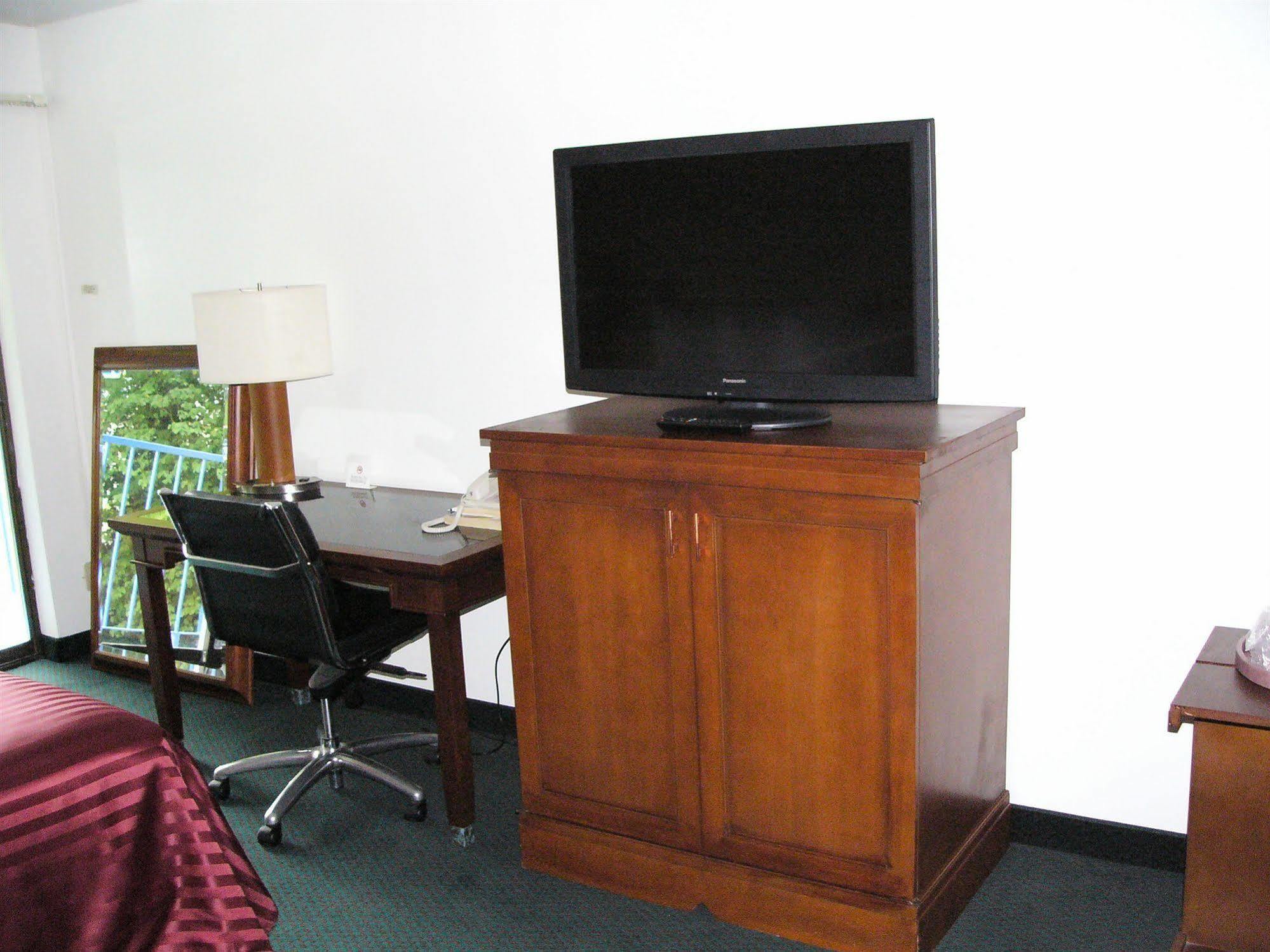 Oyster Bay Inn & Suites Bremerton Kültér fotó